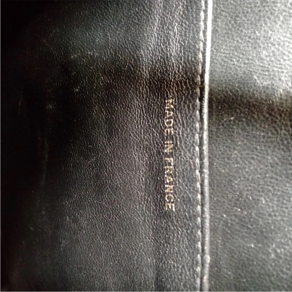 EUC- Chanel Black Quilted patent leather with 24K Gold zipper pull @lovetanyb - Picture 9 of 16